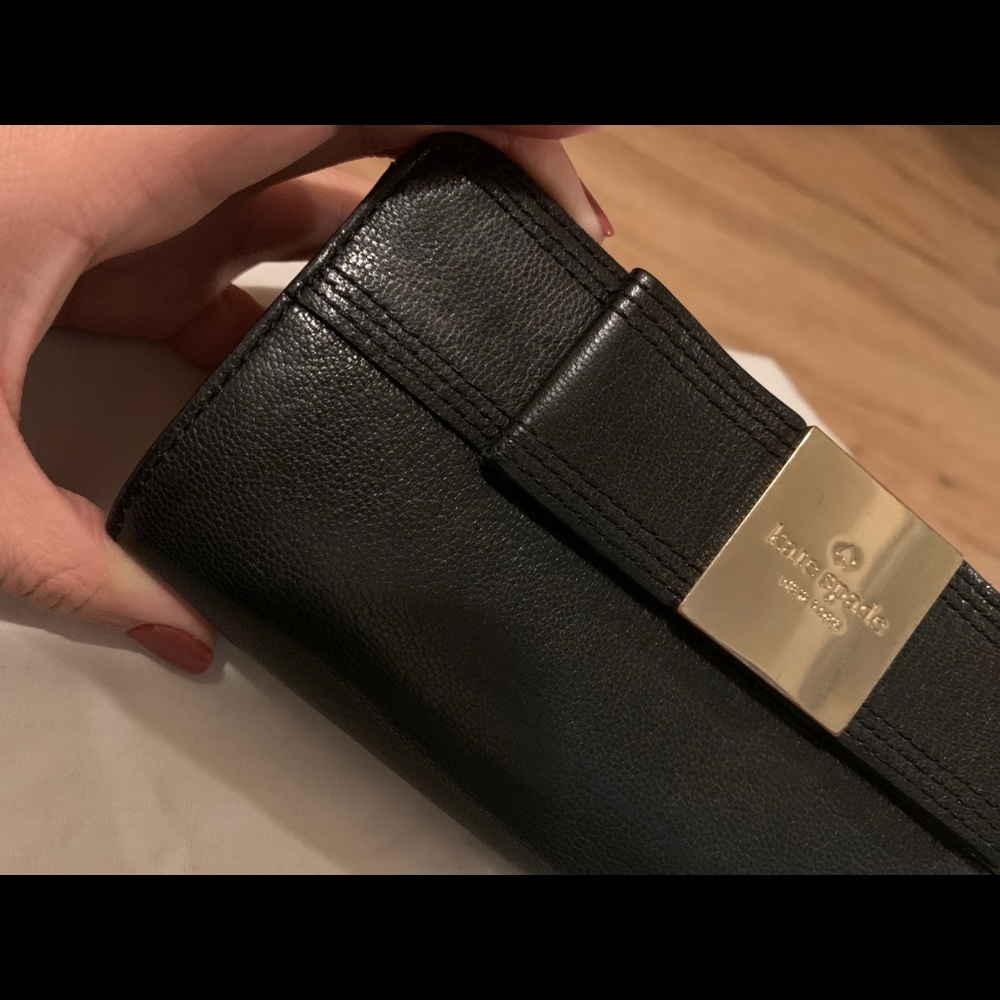 Kate Spade Black Leather Zip Wallet.